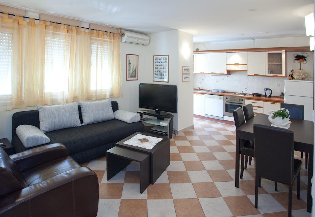 Ideal Location Split Apartments Kamer foto